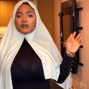 NEW HIJAB wITH MAGNETIC PINS